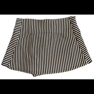 DON’T ASK WHY Black/White Striped Skort One Size